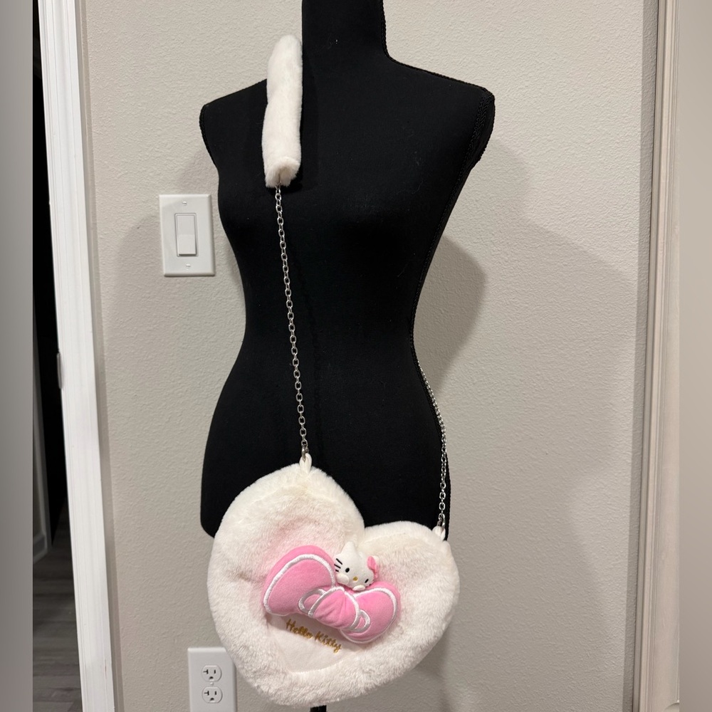 Hello Kitty Heart-Shaped White and Pink Bag